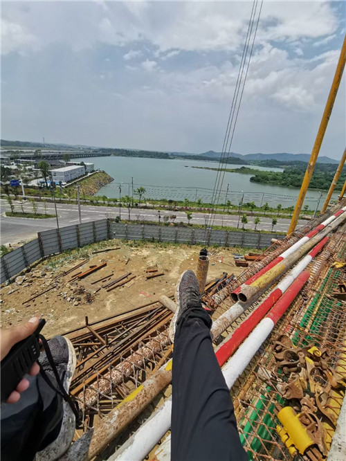 江孜县作业中发生设备损坏或人员意外，责任怎么划分？