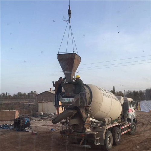 江孜县“精准瞄准”—— 吊车的 “定位导航” 技术