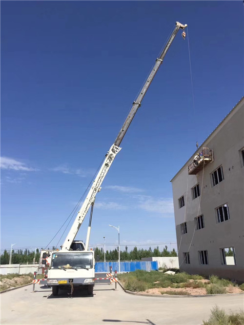 江孜县“轻装强干”—— 吊车的 “轻量化臂架” 技术